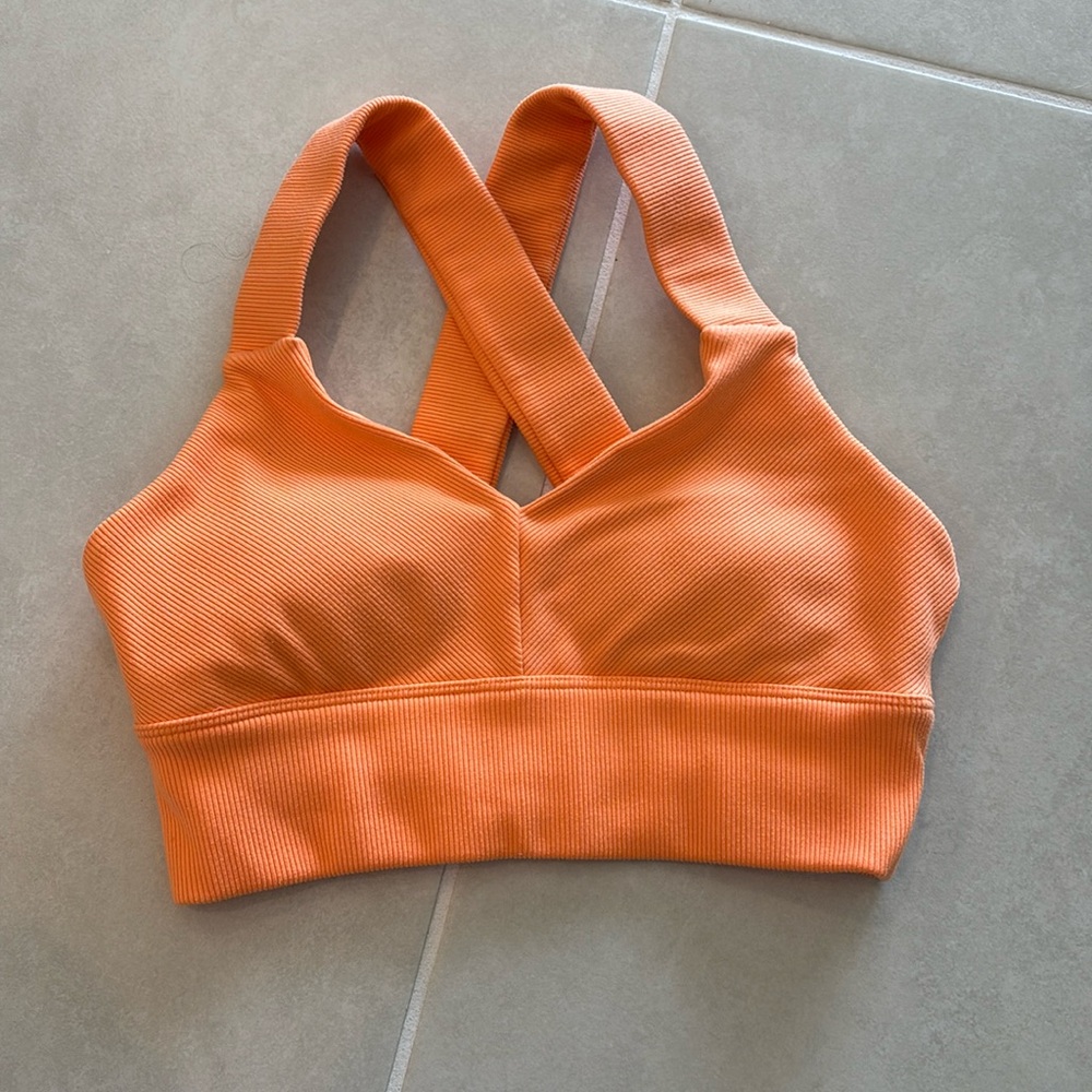 Alo Yoga Emulate Ribbed Cross Back Bra : Cantaloupe